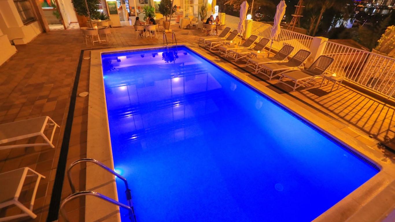 Hotel Es Mitjorn